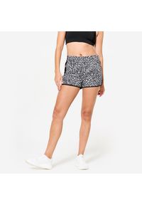 DOMYOS - Spodenki fitness damskie Domyos wzór w panterkę. Kolor: biały, wielokolorowy, czarny. Materiał: materiał, poliester. Wzór: motyw zwierzęcy. Sport: fitness #1