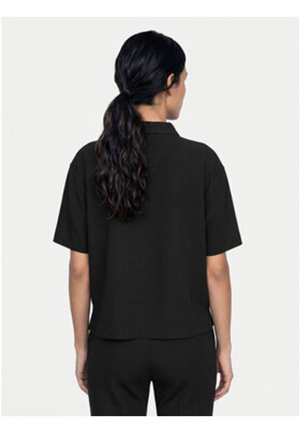 Calvin Klein Polo LV044E241G Czarny Relaxed Fit. Typ kołnierza: polo. Kolor: czarny. Materiał: syntetyk