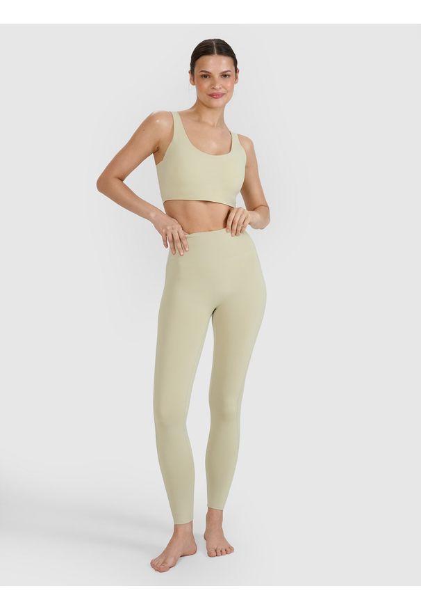 4f - 4F Legginsy do jogi i pilatesu szybkoschnące damskie - zielone L. Stan: podwyższony. Kolor: zielony. Materiał: dzianina, elastan, włókno, syntetyk, materiał. Wzór: gładki, jednolity, ze splotem. Sport: joga i pilates