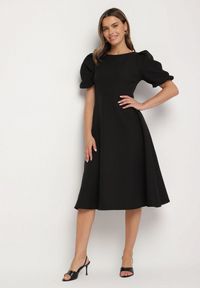 Born2be - Czarna Sukienka o Rozkloszowanym Kroju z Bufiastymi Rękawami Melisseia. Kolor: czarny. Styl: klasyczny