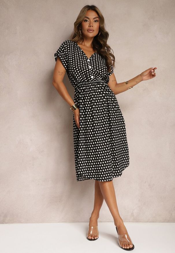 Renee - Czarno-Biała Sukienka z Bawełny o Rozkloszowanym Kroju z Gumką w Talii Emilla. Okazja: do pracy, na co dzień, na spotkanie biznesowe. Kolor: czarny. Materiał: bawełna. Długość rękawa: krótki rękaw. Typ sukienki: rozkloszowane. Styl: casual, elegancki, biznesowy