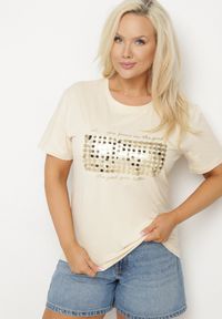 Born2be - Beżowy T-shirt Bawełniany Ozdobiony Cekinami Lirenell. Okazja: na co dzień, do pracy. Kolor: beżowy. Materiał: bawełna. Wzór: aplikacja. Styl: glamour, klasyczny, casual #4