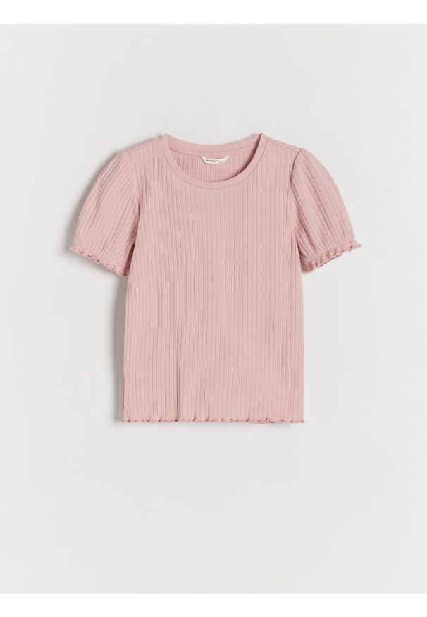 Reserved - T-shirt w prążek - różowy. Kolor: różowy. Materiał: bawełna, dzianina, prążkowany. Wzór: prążki