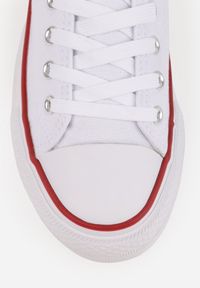 Renee - Biało-Czerwone Trampki Vices na Platformie z Niską Cholewką Tiloria. Okazja: na spacer, na co dzień. Wysokość cholewki: przed kostkę. Kolor: biały. Szerokość cholewki: normalna. Obcas: na platformie. Styl: casual #7