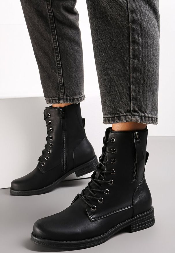 Renee - Czarne Botki Workery z Sznurowaniem Beatia. Okazja: na co dzień. Zapięcie: sznurówki. Kolor: czarny. Szerokość cholewki: normalna. Materiał: jeans. Sezon: jesień, zima. Obcas: na obcasie. Styl: klasyczny, elegancki, casual. Wysokość obcasa: średni