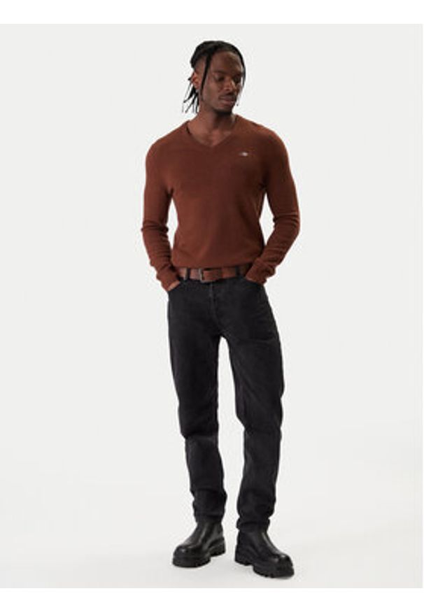 GANT - Gant Sweter 8050274 Brązowy Regular Fit. Kolor: brązowy. Materiał: wełna