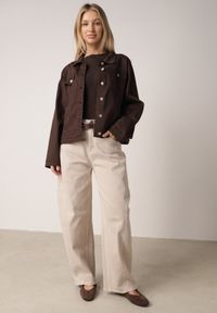 Born2be - Ciemnobrązowa Bawełniana Kurtka Jeansowa Perimea. Kolor: brązowy. Materiał: bawełna, jeans #7