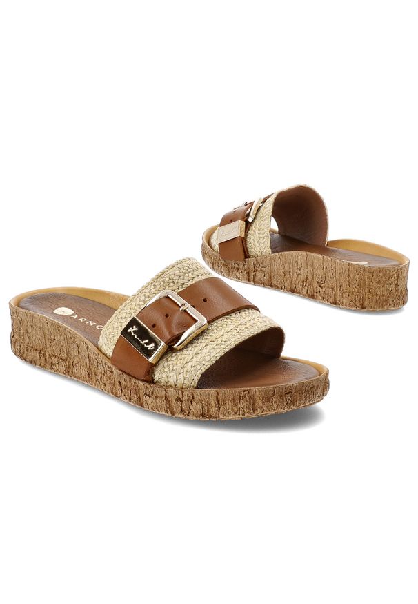 Brązowe Klapki Armodo Modne Płaskie Obuwie Damskie. Okazja: na spacer, na plażę. Kolor: brązowy. Materiał: materiał, skóra. Sezon: lato