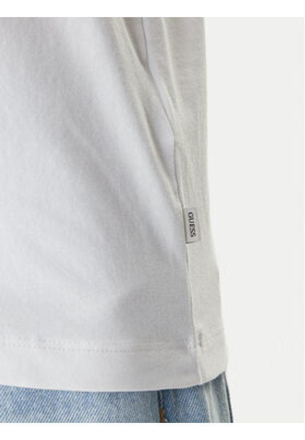 Guess Jeans T-Shirt W4YI10 J1314 Biały Regular Fit. Kolor: biały. Materiał: bawełna