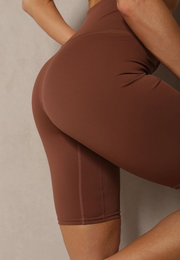 Renee - Brązowe Szorty Kolarki High Waist z Elastycznego Materiału Nanestia. Okazja: na co dzień. Stan: podwyższony. Kolor: brązowy. Materiał: materiał. Wzór: aplikacja. Styl: casual