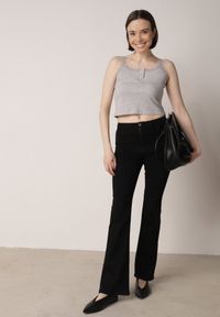 Born2be - Szary Top z Bawełny Ozdobiony Guzikami i Koronką przy Dekolcie Beralie. Okazja: na co dzień. Kolor: szary. Materiał: bawełna, koronka. Wzór: aplikacja, koronka. Styl: casual, elegancki, klasyczny #6