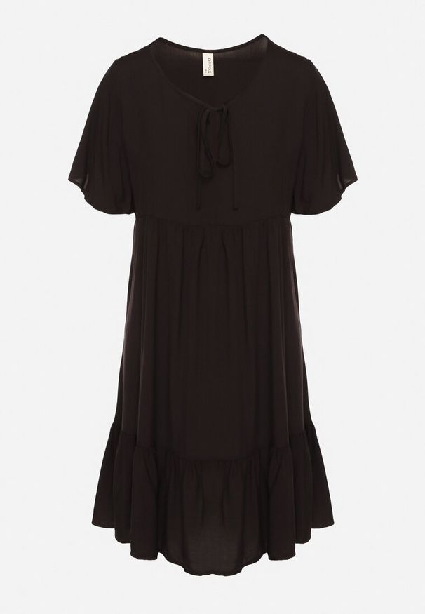 Born2be - Czarna Sukienka z Bawełny o Rozkloszowanym Kroju z Wiązaniem przy Dekolcie Mepilea. Okazja: na co dzień. Kolor: czarny. Materiał: bawełna. Długość rękawa: krótki rękaw. Sezon: wiosna, lato. Typ sukienki: rozkloszowane. Styl: elegancki, casual, klasyczny