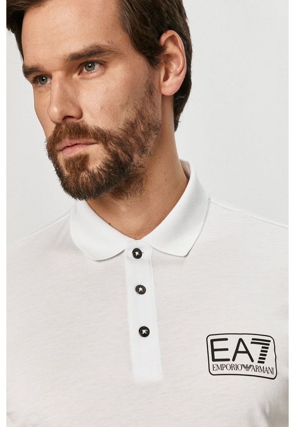 EA7 Emporio Armani - Polo. Okazja: na co dzień. Typ kołnierza: polo. Kolor: biały. Materiał: dzianina. Długość: krótkie. Styl: casual