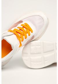 Call It Spring - Buty Katia. Nosek buta: okrągły. Zapięcie: sznurówki. Kolor: biały. Materiał: syntetyk, materiał, skóra ekologiczna, guma. Szerokość cholewki: normalna. Obcas: na obcasie. Wysokość obcasa: średni #4