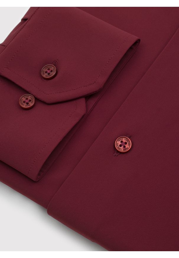 Pako Lorente - PAKO LORENTE - Bordowa dzianinowa koszula męska. Typ kołnierza: kołnierzyk klasyczny. Kolor: czarny, czerwony. Materiał: dzianina. Długość rękawa: długi rękaw. Długość: długie