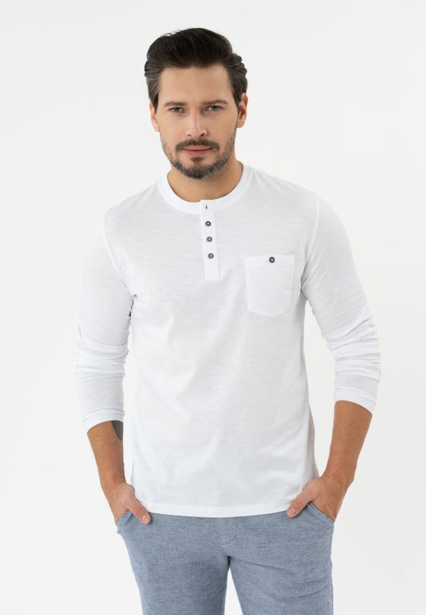 Volcano - Biały longsleeve L-CASH. Kolor: biały. Materiał: dzianina, włókno, materiał, prążkowany, bawełna, skóra. Długość rękawa: długi rękaw. Długość: długie. Wzór: paski. Sezon: zima, wiosna, jesień, lato. Styl: klasyczny