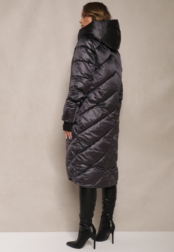 Renee - Ciemnoszara Pikowana Kurtka o Asymetrycznym Kroju z Kapturem Hedirani. Okazja: na co dzień. Typ kołnierza: kaptur. Kolor: szary. Materiał: jeans. Styl: elegancki, casual