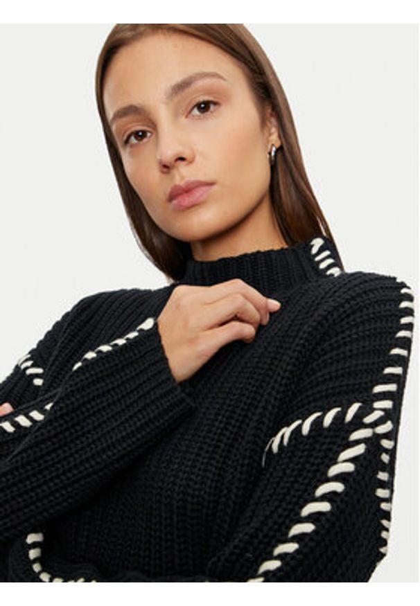 Vero Moda Sweter New Cream 10313514 Czarny Loose Fit. Kolor: czarny. Materiał: bawełna