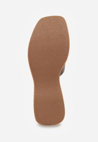 Renee - Ciemnobrązowe Klapki z Kwadratowym Noskiem VICES na Koturnie z Fakturą Korka Kahliliana. Kolor: brązowy. Wzór: haft. Sezon: lato. Obcas: na koturnie. Styl: boho, wakacyjny, elegancki #7
