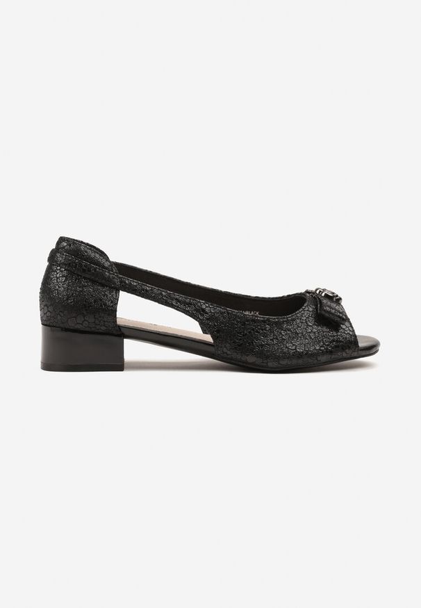 Born2be - Czarne Sandały Peep Toe ze Skórzaną Wkładką i Elegancką Kokardą z Aplikacją Soniriela. Okazja: na co dzień. Nosek buta: otwarty. Kolor: czarny. Materiał: skóra. Wzór: aplikacja. Obcas: na obcasie. Styl: elegancki. Wysokość obcasa: niski