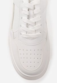 Renee - Białe Sneakersy Vices na Platformie Ozdobione Metalicznymi Aplikacjami Nelanil. Okazja: na co dzień, na spotkanie biznesowe, do pracy. Kolor: biały. Materiał: jeans. Wzór: aplikacja. Obcas: na platformie. Wysokość obcasa: średni #8