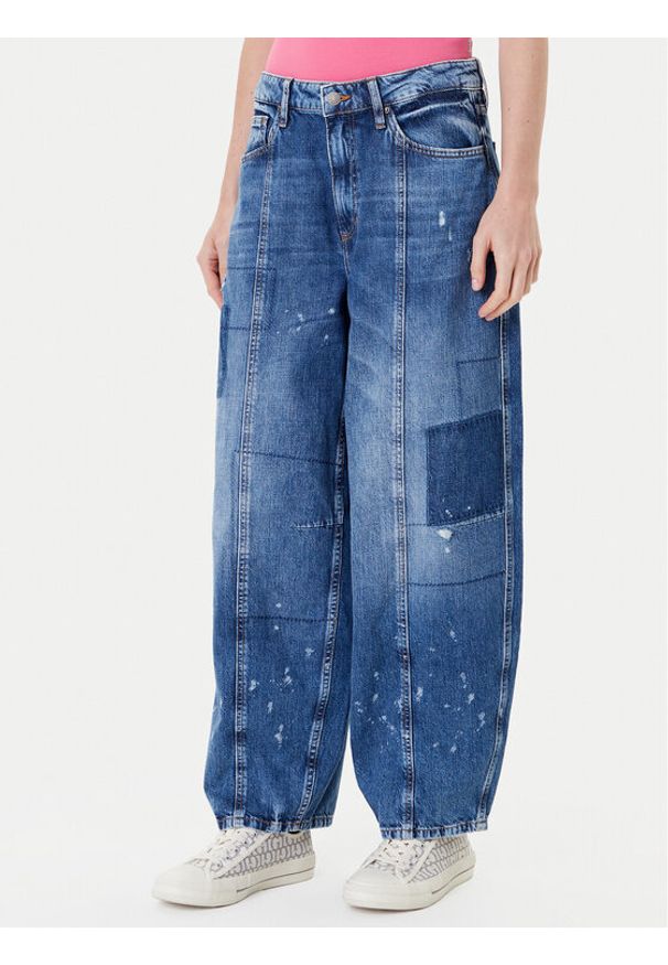 Guess Jeansy W5YG69 D5R01 Niebieski Tapered Fit. Kolor: niebieski
