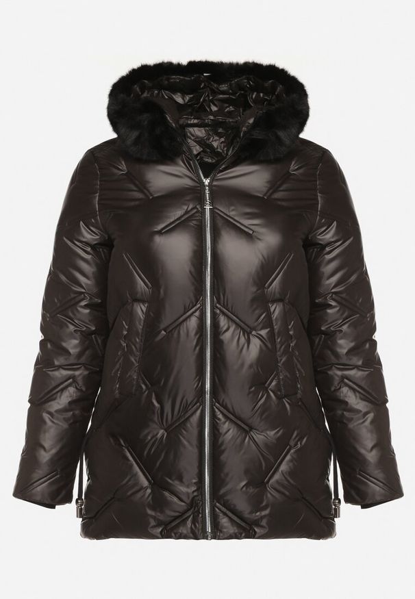 Born2be - Czarna Pikowana Kurtka z Kapturem z Odpinanym Futerkiem Sevea. Okazja: na spacer. Typ kołnierza: kaptur. Kolekcja: plus size. Kolor: czarny. Materiał: futro. Styl: klasyczny, sportowy