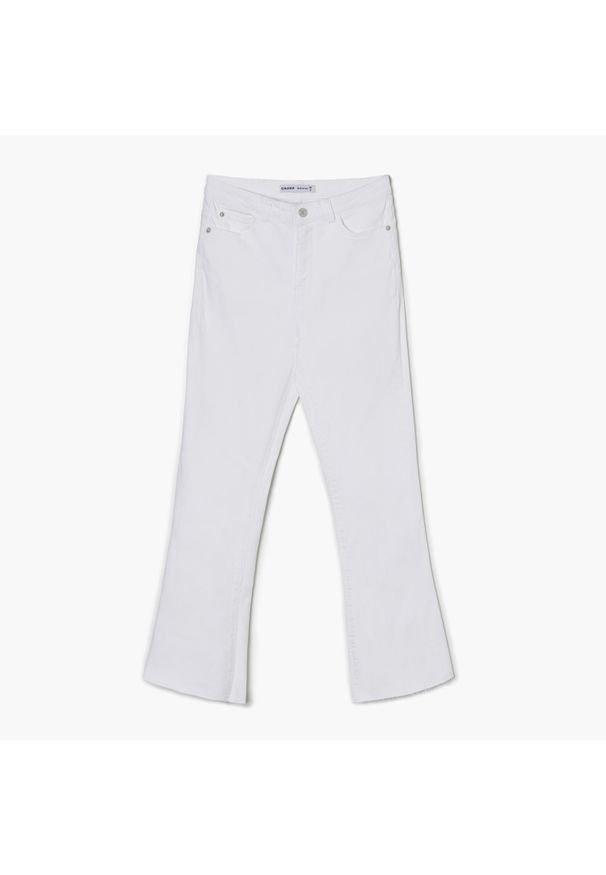 Cropp - Białe jeansy kick flare - Biały. Stan: podwyższony. Kolor: biały