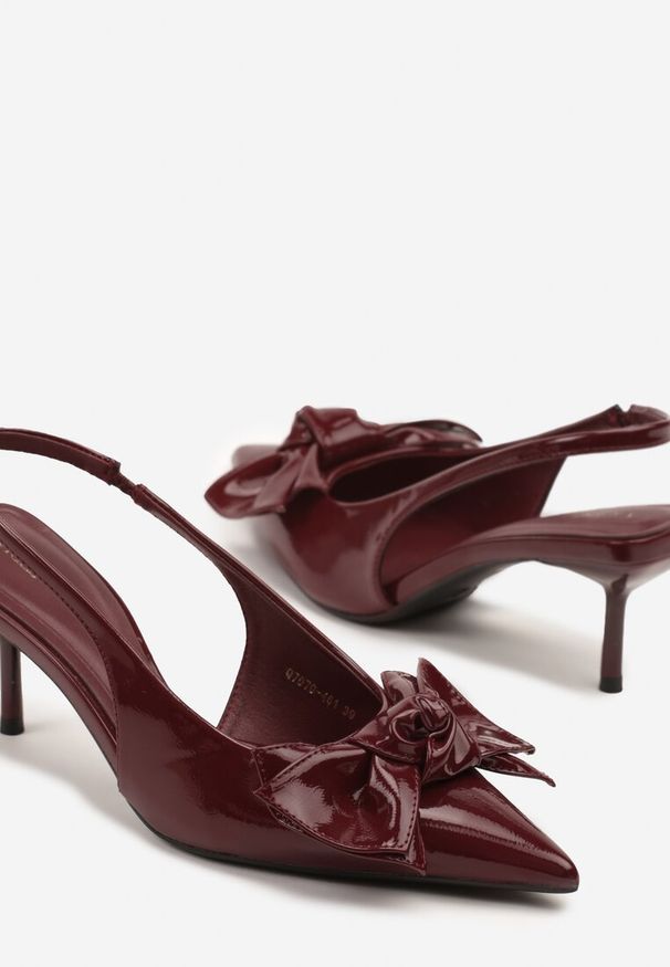 Renee - Bordowe Sandały Vices na Szpilce Slingback Ozdobione Kokardą Nilendria. Okazja: na spacer, na imprezę. Kolor: czerwony. Wzór: aplikacja. Sezon: lato. Obcas: na szpilce. Styl: elegancki