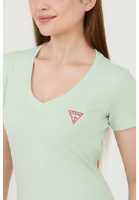 Guess - GUESS Miętowy t-shirt Mini Triangle Tee. Kolor: zielony