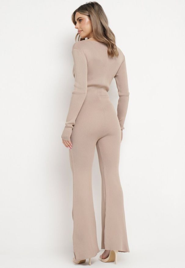 Born2be - Beżowy Wiskozowy Kombinezon Bodycon z Prążkowaniem i Suwakiem Alnorema. Kolor: beżowy. Materiał: wiskoza, prążkowany. Styl: elegancki