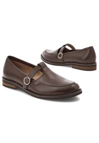 Brązowe Półbuty Armodo Stylowe Obuwie Damskie. Okazja: na co dzień, do pracy. Nosek buta: okrągły. Zapięcie: klamry. Kolor: brązowy. Materiał: skóra. Obcas: na obcasie. Styl: elegancki. Wysokość obcasa: niski #5