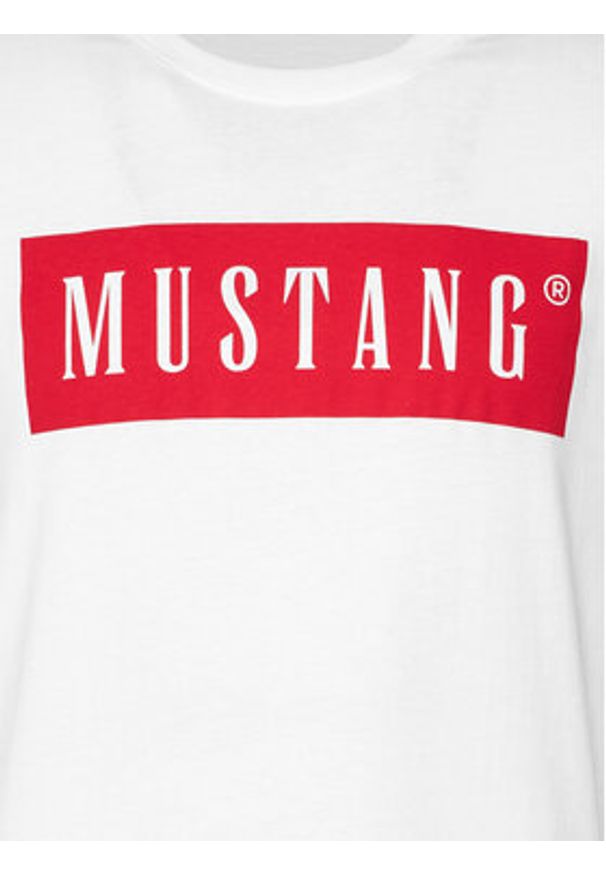 Mustang T-Shirt 1014749 Biały Regular Fit. Kolor: biały. Materiał: bawełna
