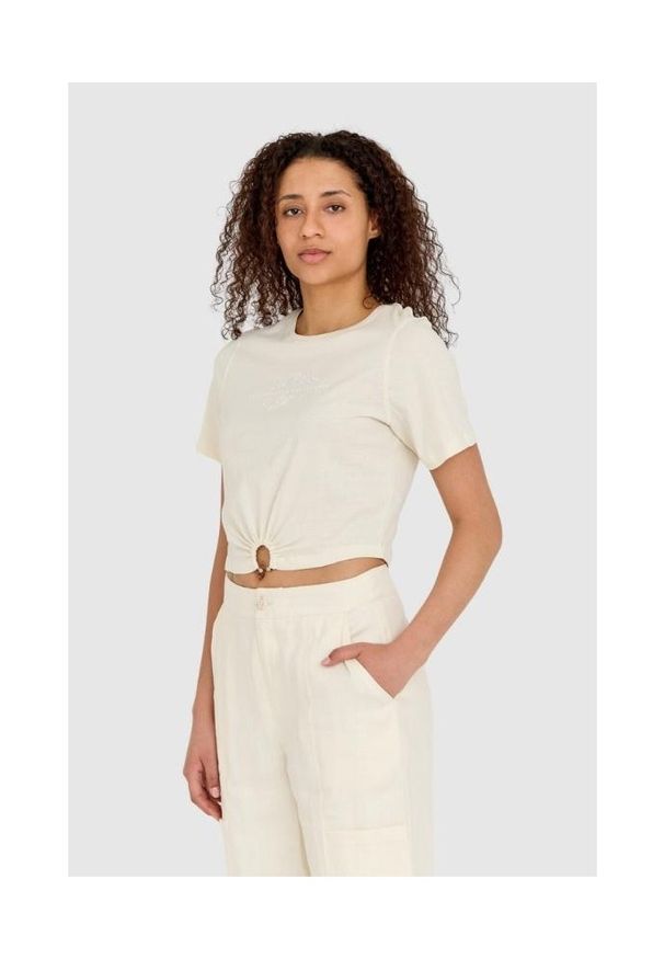 Guess - GUESS Kremowy t-shirt damski cropped fit piercing, Rozmiar L. Kolor: beżowy. Materiał: bawełna