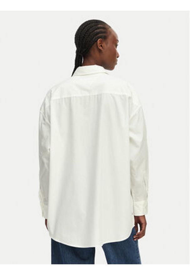 Tommy Jeans Koszula Essential DW0DW22936 Biały Oversize. Kolor: biały. Materiał: bawełna