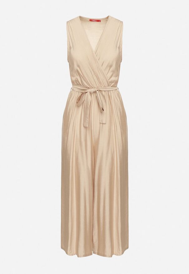 Born2be - Beżowy Taliowany Kombinezon z Wiskozą i Paskiem Evithrae. Okazja: na co dzień. Kolor: beżowy. Materiał: wiskoza. Styl: elegancki, casual, klasyczny, wizytowy