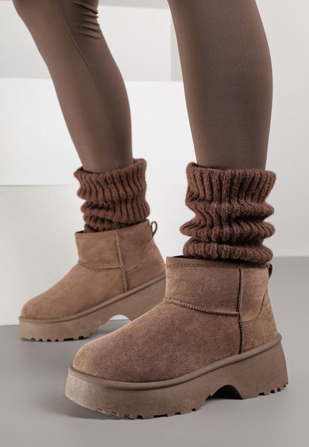 Renee - Brązowe Śniegowce z Imitacji Zamszu o Wsuwanym Fasonie na Platformie Reilessa. Kolor: brązowy. Materiał: zamsz. Obcas: na platformie. Styl: klasyczny