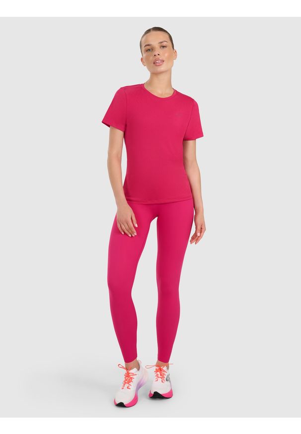 4f - 4F Koszulka treningowa regular szybkoschnąca damska - różowa L. Kolor: różowy. Materiał: poliester, włókno, elastan, materiał. Długość rękawa: krótki rękaw. Długość: krótkie. Wzór: gładki, ze splotem. Sport: fitness