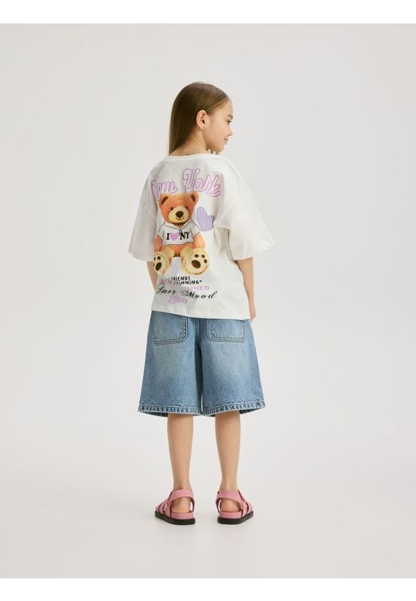 Reserved - T-shirt z nadrukiem na plecach - złamana biel. Materiał: bawełna. Wzór: nadruk