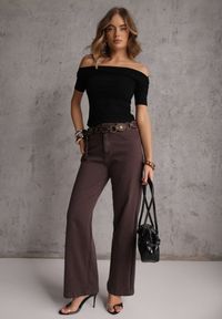 Renee - Czarny Dopasowany T-shirt z Wiskozy z Dekoltem w Łódkę Vivianna. Typ kołnierza: dekolt w łódkę. Kolor: czarny. Materiał: wiskoza #5