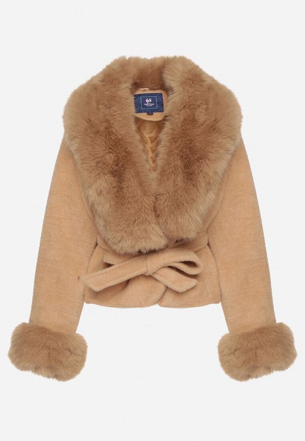 Born2be - Brązowa Pluszowa Kurtka z Futrzanym Kołnierzem i Mankietami Wiązana w Pasie Arevitte. Okazja: na spacer. Kolor: brązowy. Materiał: futro. Długość: krótkie