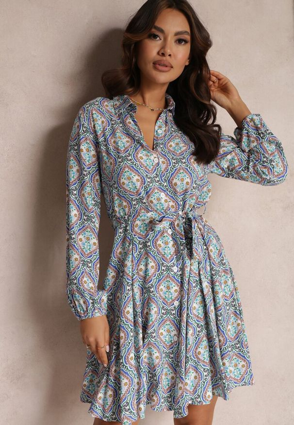 Renee - Niebiesko-Biała Wiskozowa Sukienka z Wiązanym Paskiem Didimes. Kolor: niebieski. Materiał: wiskoza. Typ sukienki: koszulowe