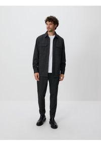 Reserved - Koszula comfort z wiskozą - jasnoszary. Kolor: szary. Materiał: wiskoza #1