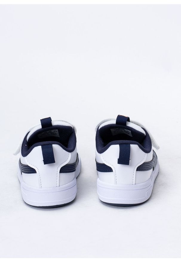 Sneakersy dziecięce białe Puma Multiflex SL V INF. Okazja: na co dzień. Zapięcie: rzepy. Kolor: biały. Materiał: materiał, syntetyk. Szerokość cholewki: normalna