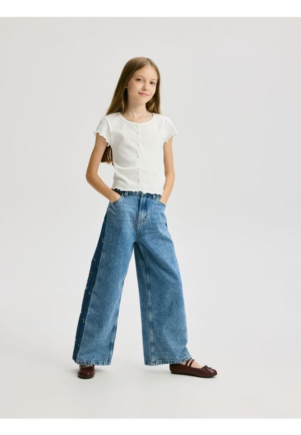 Reserved - Jeansy wide leg z haftem - niebieski. Kolor: niebieski. Wzór: haft