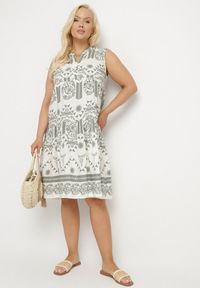 Born2be - Zielono-Kremowa Sukienka o Rozkloszowanym Kroju Bez Rękawów w Etniczny Wzór Revarise. Okazja: na co dzień. Typ kołnierza: dekolt w serek. Kolekcja: plus size. Kolor: zielony. Długość rękawa: bez rękawów. Typ sukienki: dla puszystych. Styl: casual #6