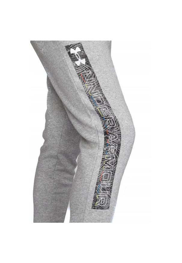 Spodnie dresowe męskie Under Armour. Kolor: szary. Materiał: dresówka. Sport: fitness