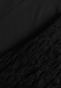 Renee - Czarna Elegancka Sukienka z Koronki z Odkrytymi Plecami Lilafera. Okazja: na co dzień. Typ kołnierza: dekolt na plecach. Kolor: czarny. Materiał: koronka. Długość rękawa: na ramiączkach. Wzór: koronka. Styl: elegancki #6