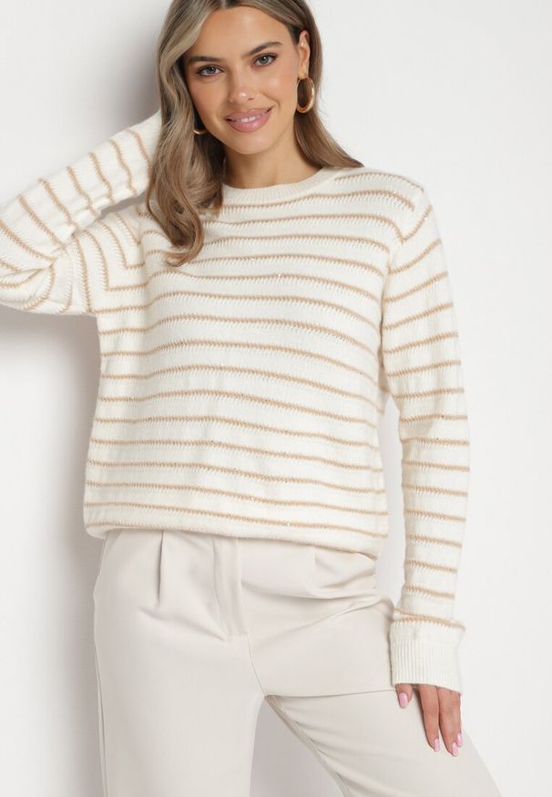 Born2be - Beżowy Sweter w Paski z Cekinami i Metaliczną Nicią Iritalle. Kolor: beżowy. Materiał: materiał. Wzór: paski. Sezon: zima