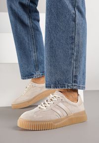 Born2be - Beżowe Sneakersy Typu Tenisówki ze Skórzaną Wkładką Ozdobione Paskami Melissele. Okazja: na co dzień. Zapięcie: pasek. Kolor: beżowy. Materiał: skóra. Wzór: aplikacja